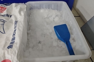 白天最高体感温度43℃!扬州队主场设置冰桶供球迷降温使用